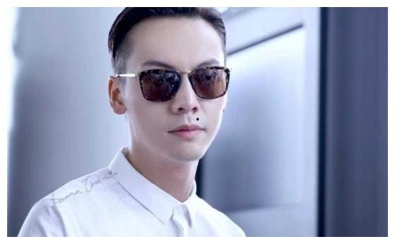 男明星叫外卖,揭秘男明星的美食诱惑